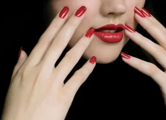 নারীর সৌন্দয্যে নেলপালিশের ব্যবহার