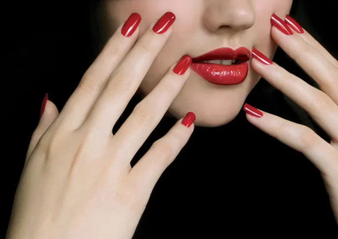 নারীর সৌন্দয্যে নেলপালিশের ব্যবহার