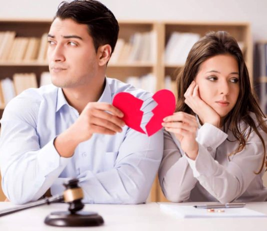 স্ত্রী তালাক দিলে কি তালাক হয়? couple-divorce